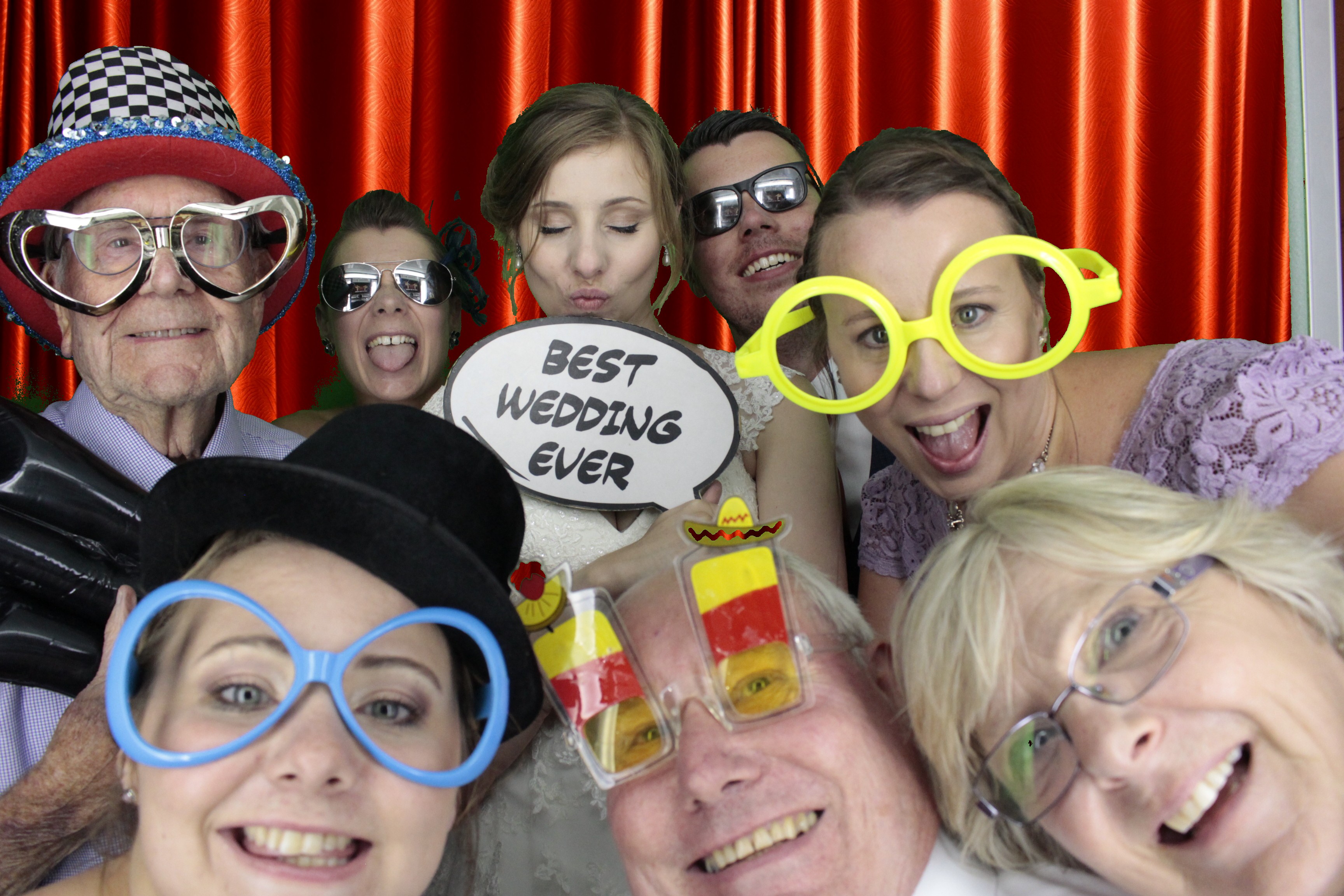 Mr & Mrs Brooks | View more photos from the event at gallery.myphotoboothexperience.co.uk/u/MyPhotoBoothExperienceLtd/Mr-Mrs-Brooks